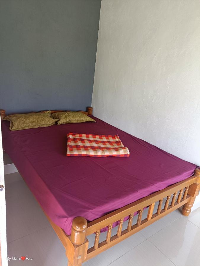Golden Wings Cafe Hotel Гокарна Екстериор снимка