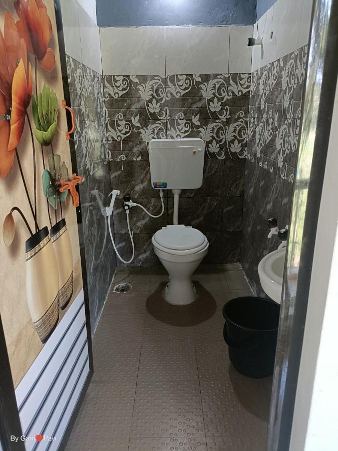 Golden Wings Cafe Hotel Гокарна Екстериор снимка